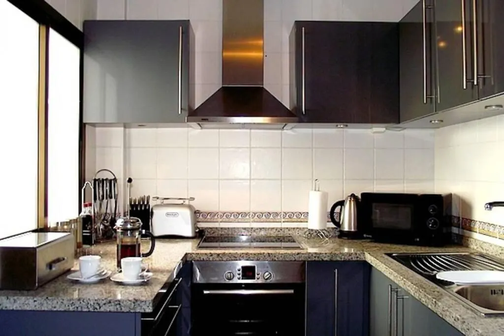 Las Brisas Apartment, 살로브레나 아파트
